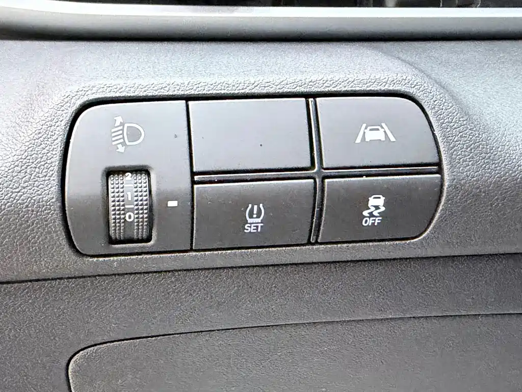 Hyundai Elantra — миниатюра 11