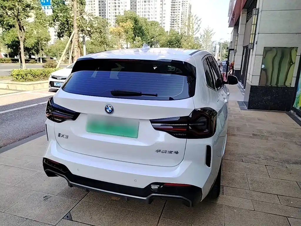 BMW iX3 — миниатюра 7