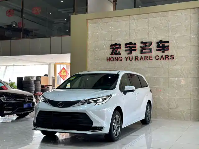 TOYOTA SIENNA 2026