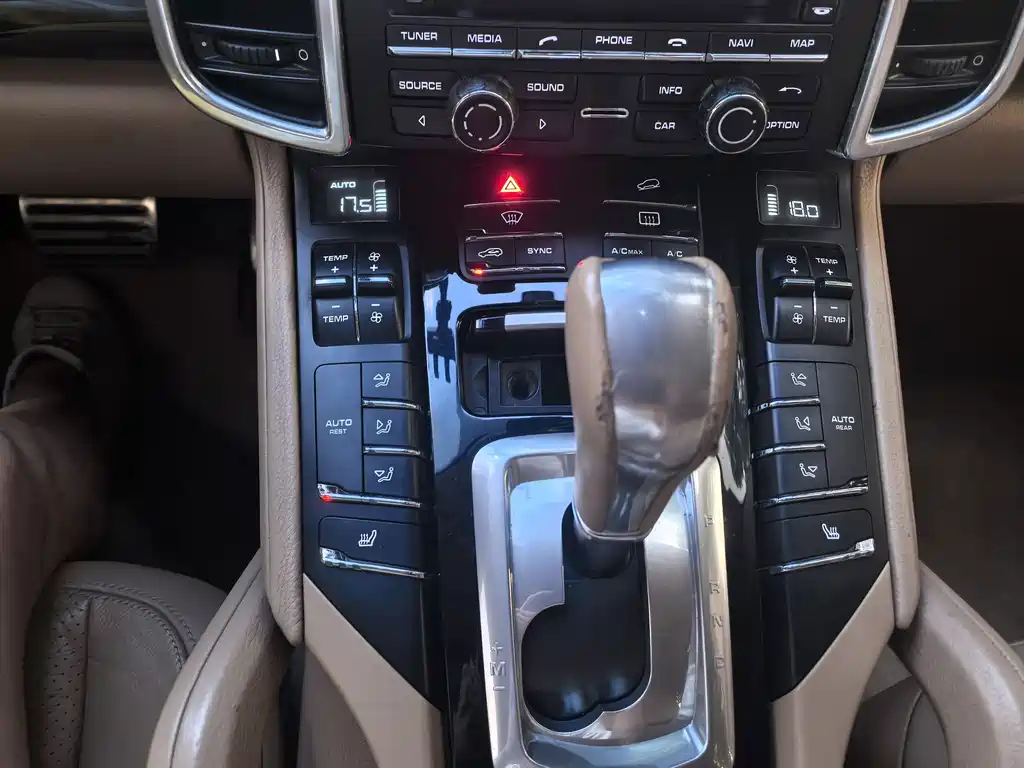 Porsche Cayenne — миниатюра 11