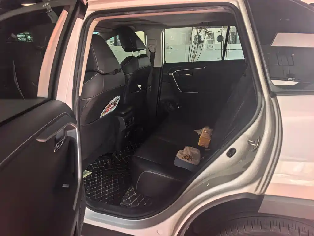 Toyota RAV4 — миниатюра 7