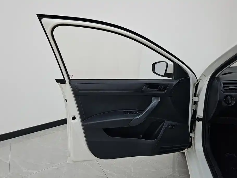 Volkswagen Santana — миниатюра 7