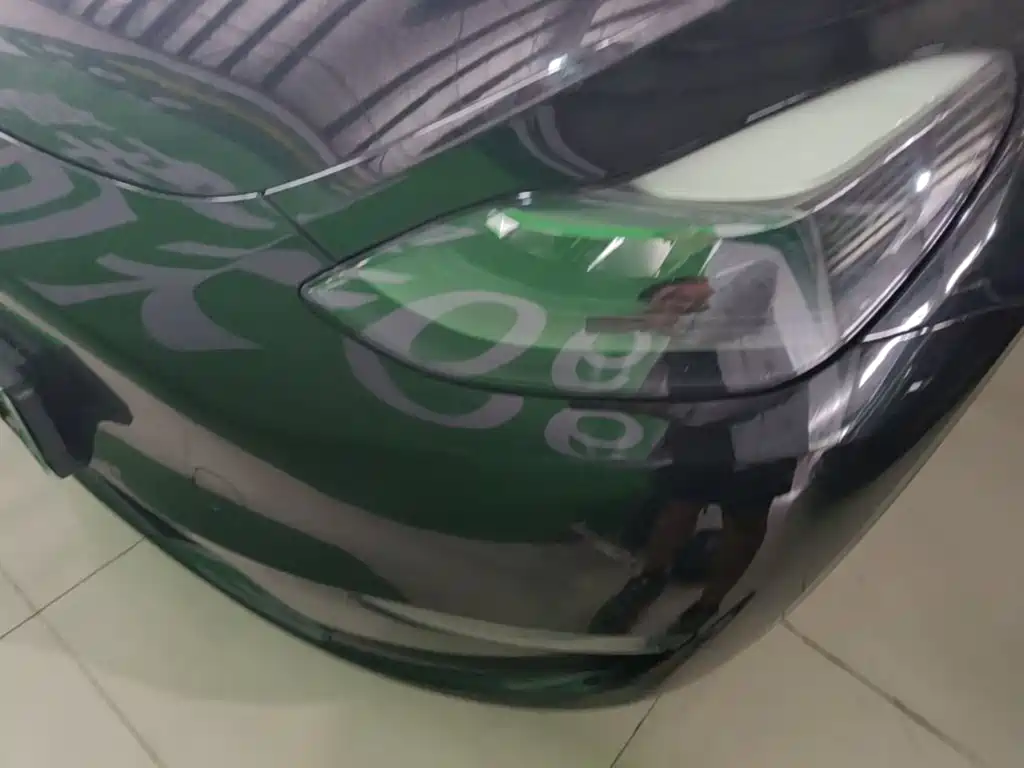 Tesla Model Y — миниатюра 24