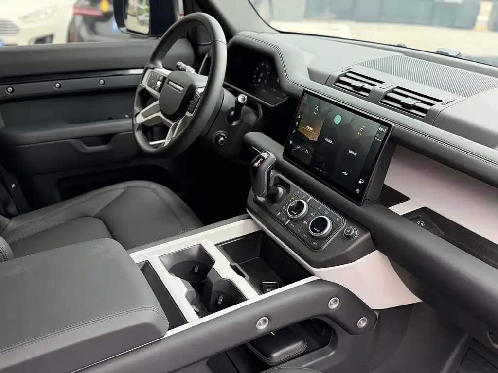 Land Rover Defender — миниатюра 12