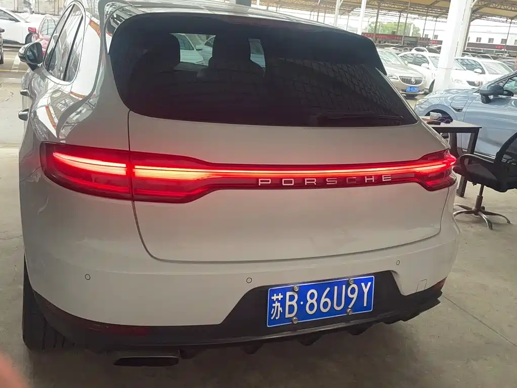 Porsche Macan — миниатюра 4
