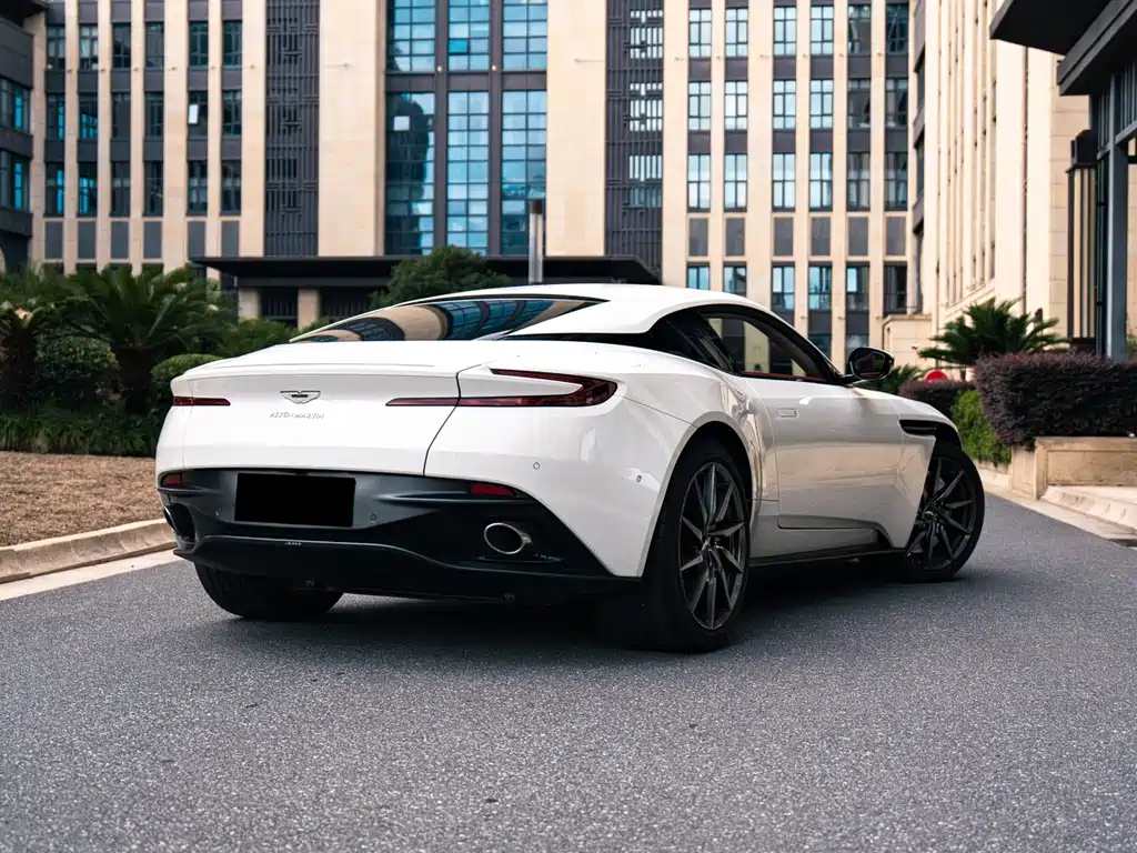 Aston Martin DB11 — миниатюра 5