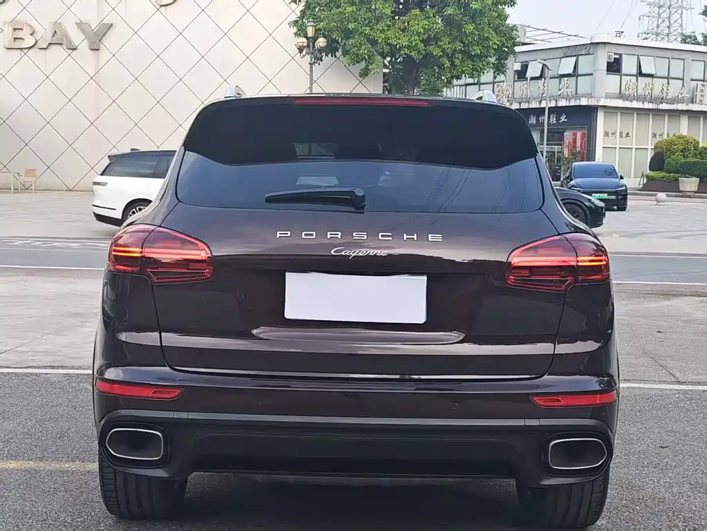 Porsche Cayenne — миниатюра 5