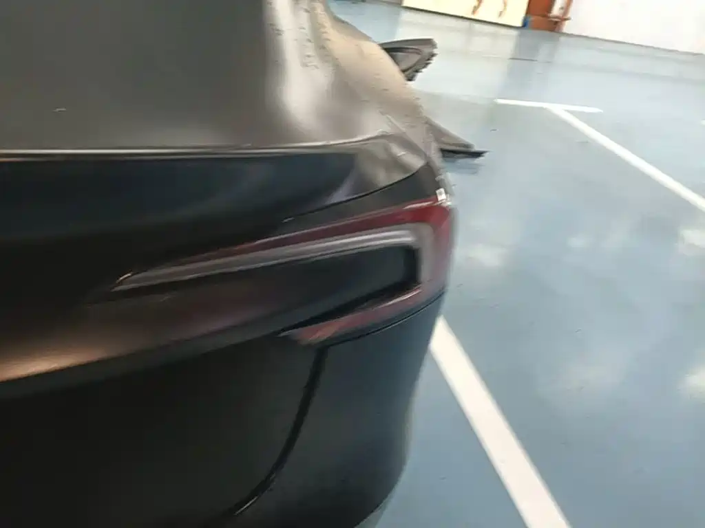 Tesla Model 3 — миниатюра 8