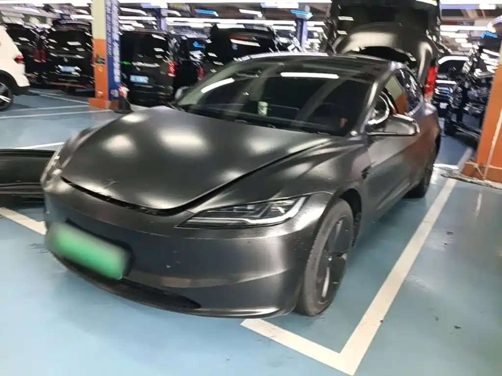 Tesla Model 3 — миниатюра 2