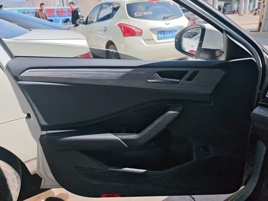 Volkswagen Sagitar — миниатюра 7