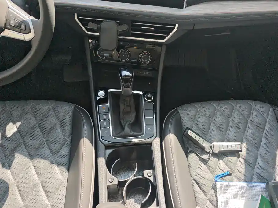Volkswagen Sagitar — миниатюра 16