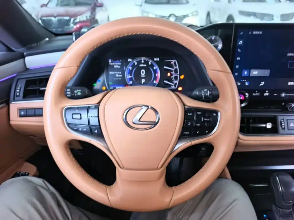 Lexus ES — миниатюра 11