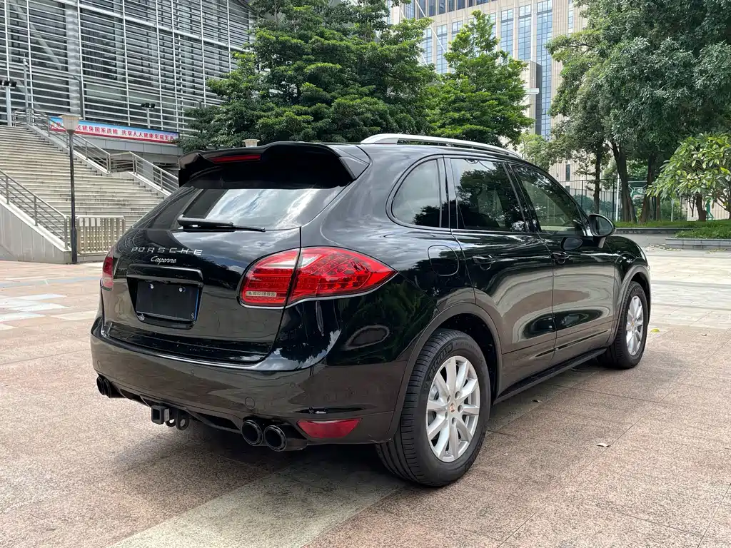 Porsche Cayenne — миниатюра 5