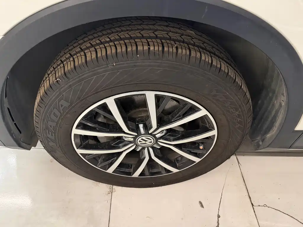 Volkswagen Tiguan L — миниатюра 5