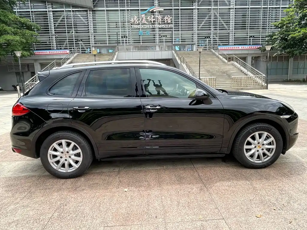 Porsche Cayenne — миниатюра 8