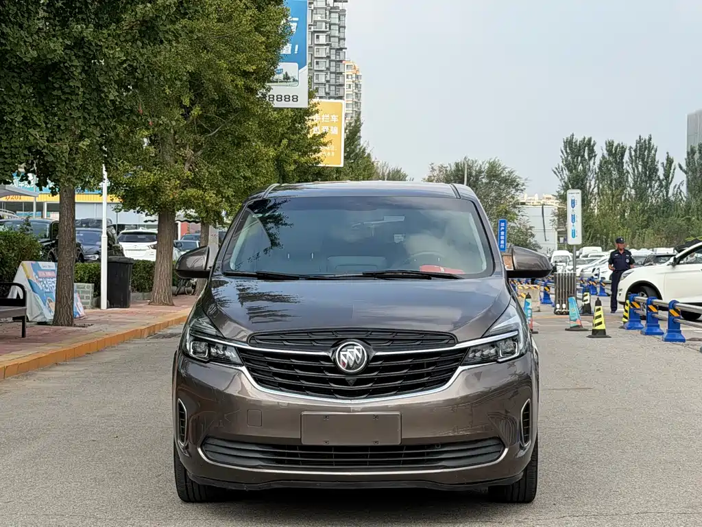 Buick GL8 — миниатюра 2