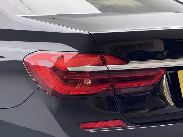 BMW 7 Series — миниатюра 18