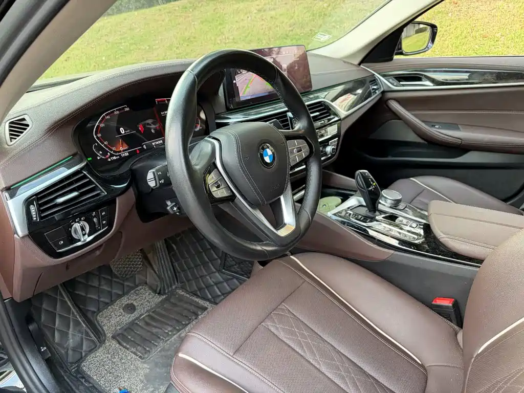 BMW 5 Series — миниатюра 7