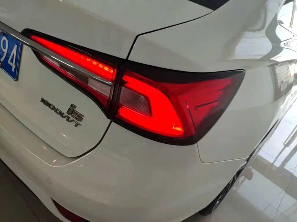 Roewe i5 — миниатюра 8