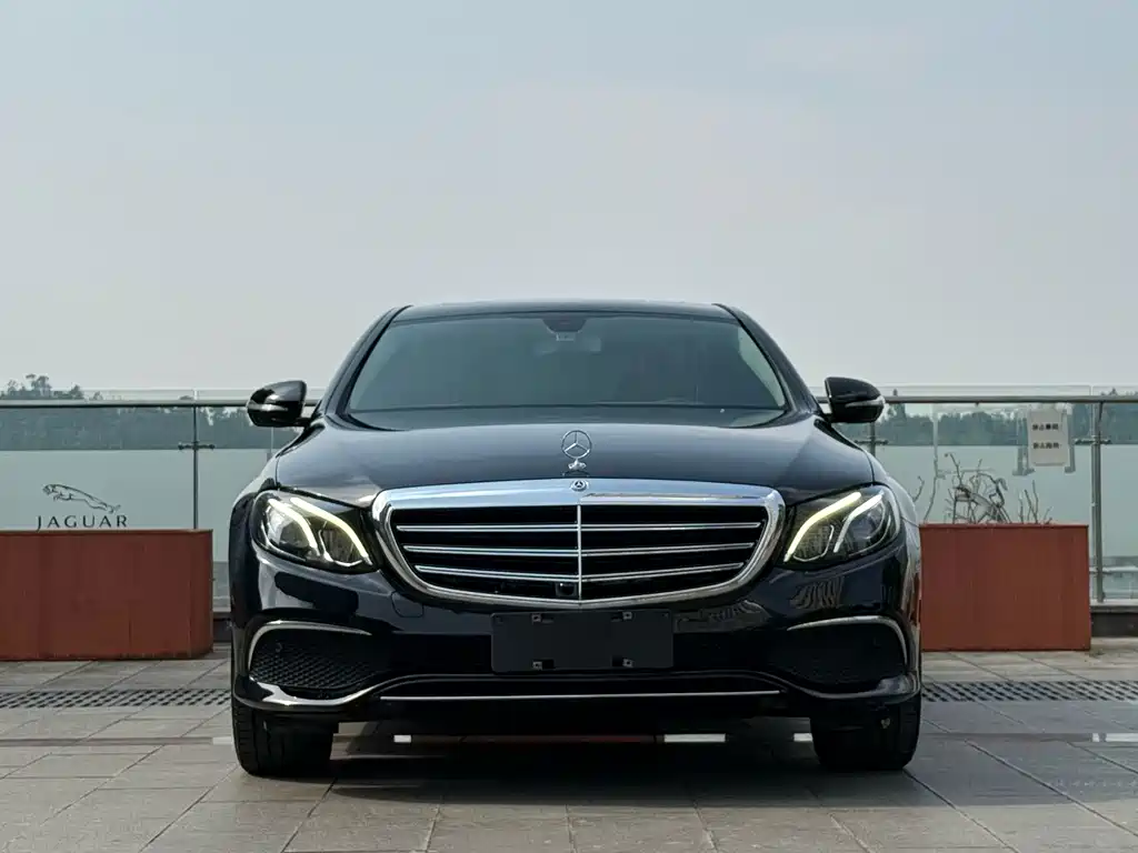 Mercedes-Benz E-Class — миниатюра 2