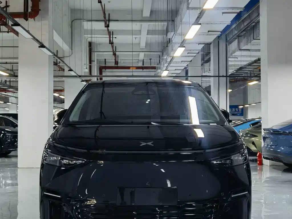 XPeng X9 — миниатюра 2
