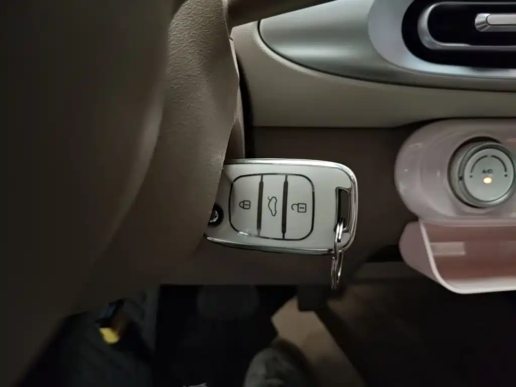 Wuling MINIEV — миниатюра 9