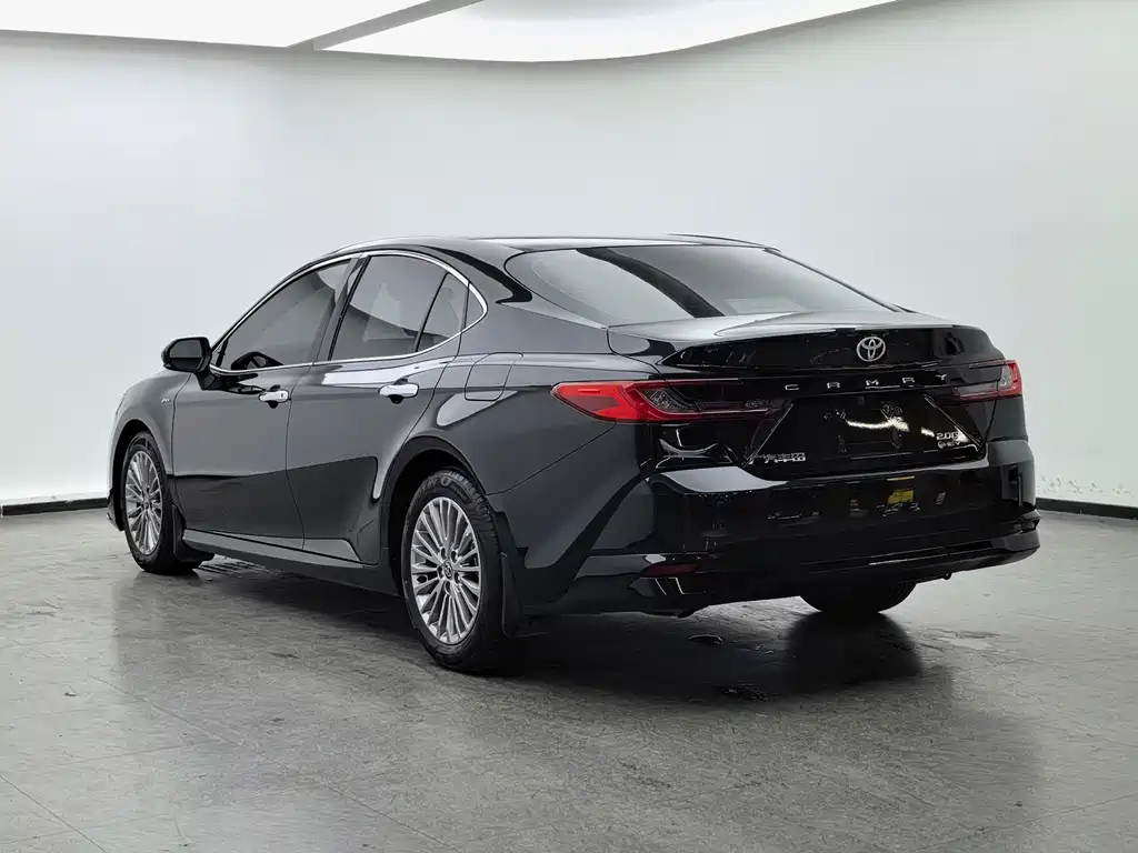 Toyota Camry — миниатюра 6