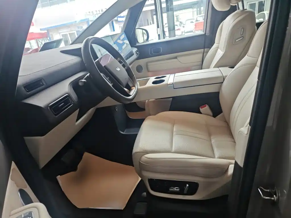 Li Auto Li MEGA — миниатюра 15