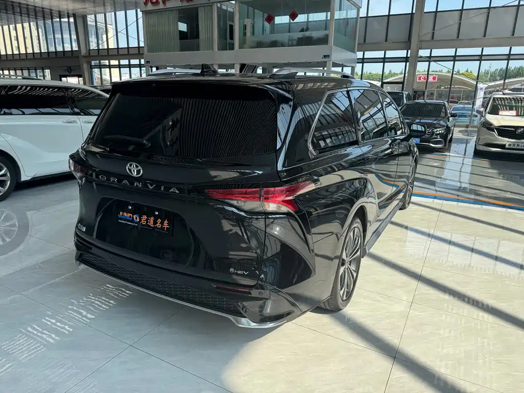 Toyota Granvia — миниатюра 4