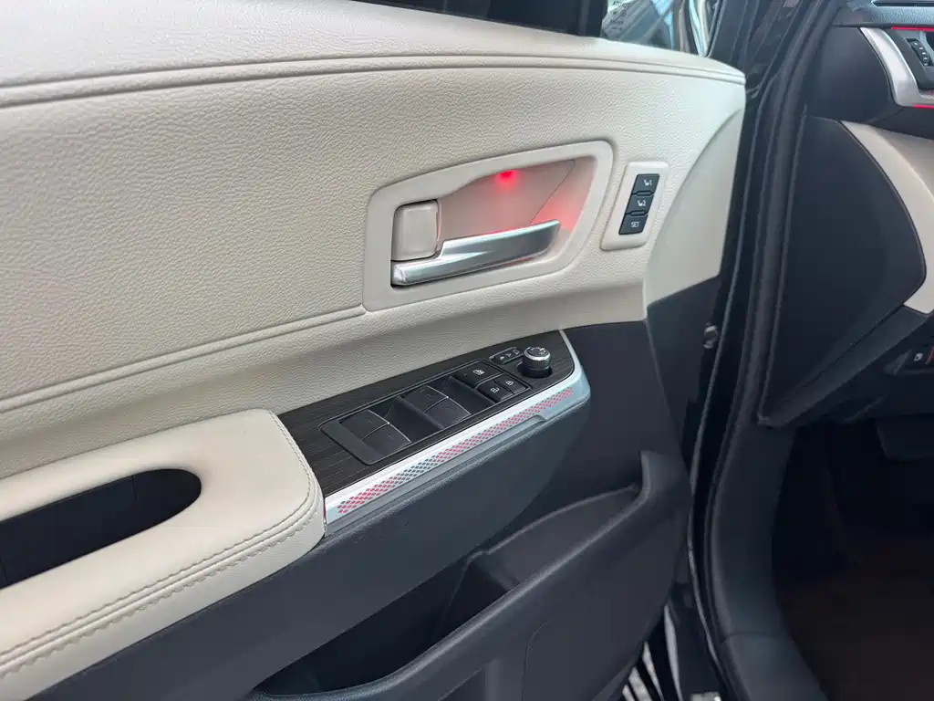 Toyota Granvia — миниатюра 8