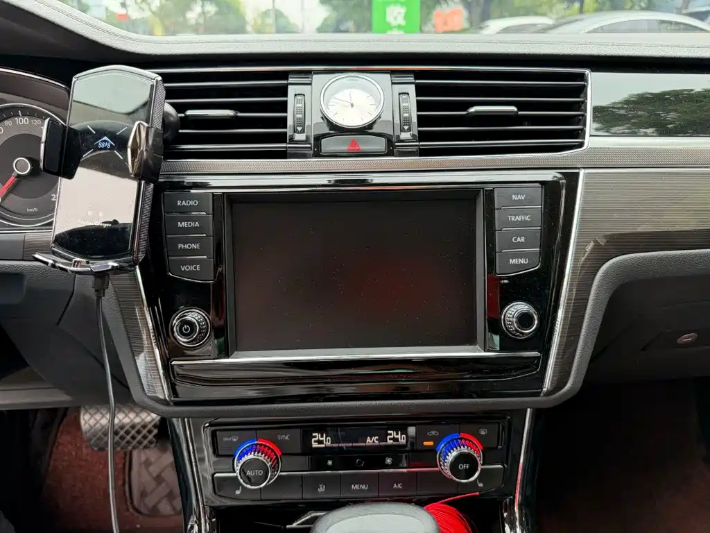 Volkswagen Phideon — миниатюра 10