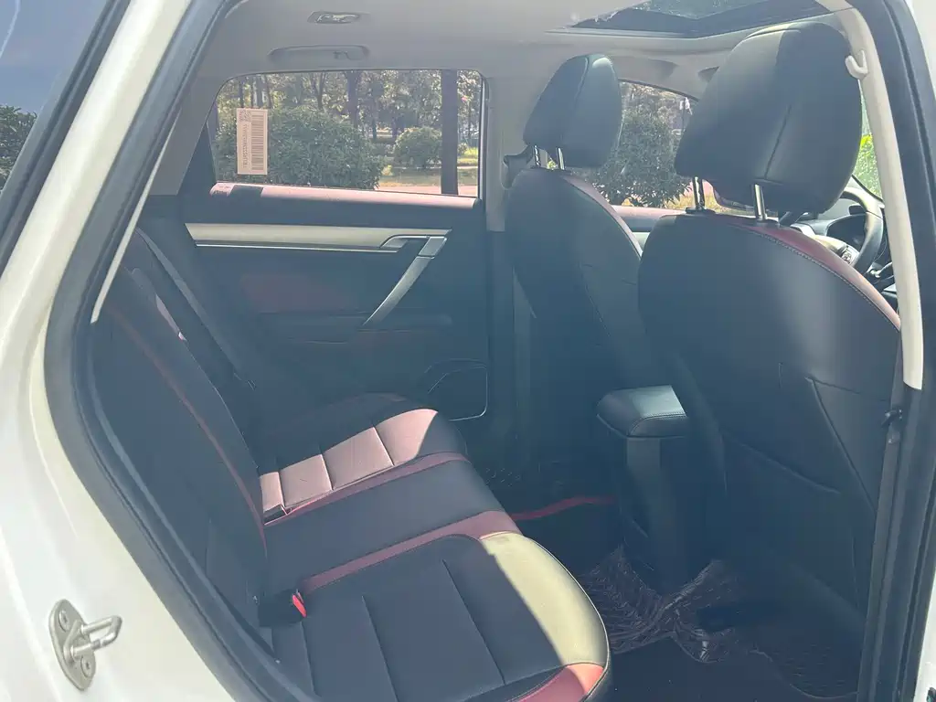 Geely Binyue — миниатюра 14