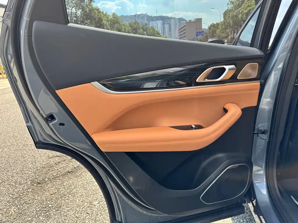 Geely Boyue L — миниатюра 14