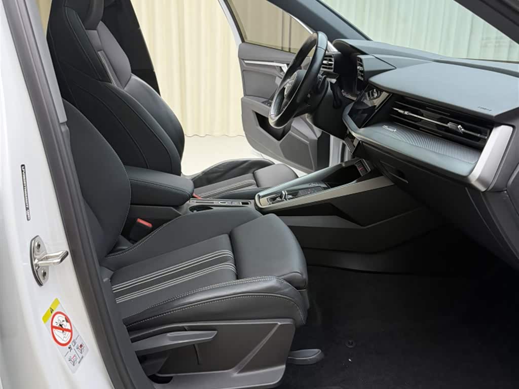 Audi A3 1.4 л 2022 г. Белый, пробег 23700 км