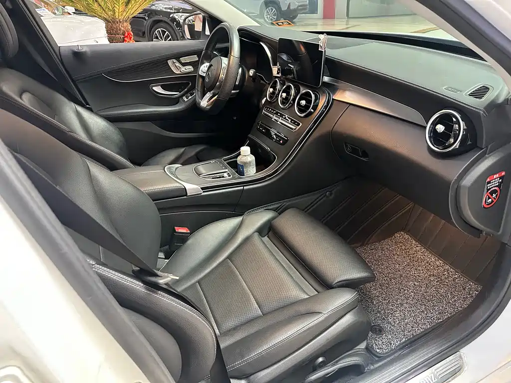 Mercedes-Benz C-Class — миниатюра 6