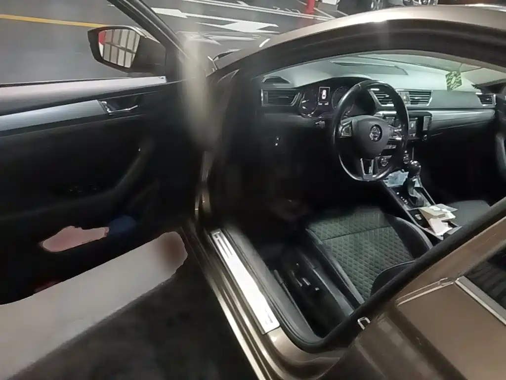 Skoda Superb — миниатюра 16