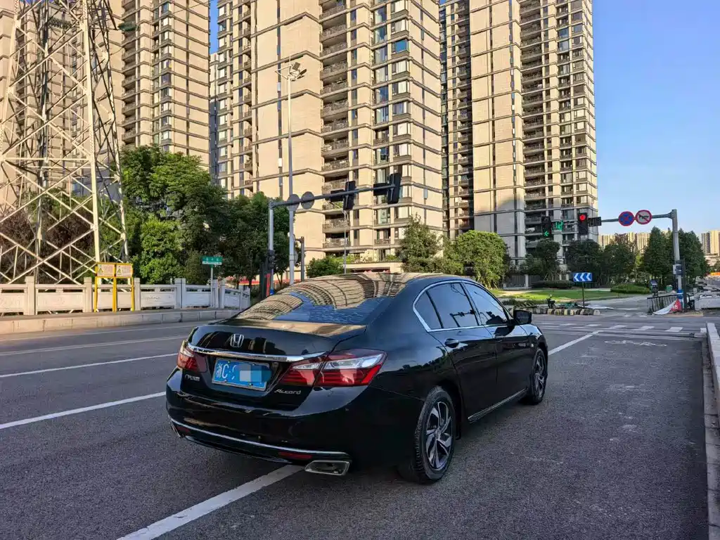 Honda Accord — миниатюра 8