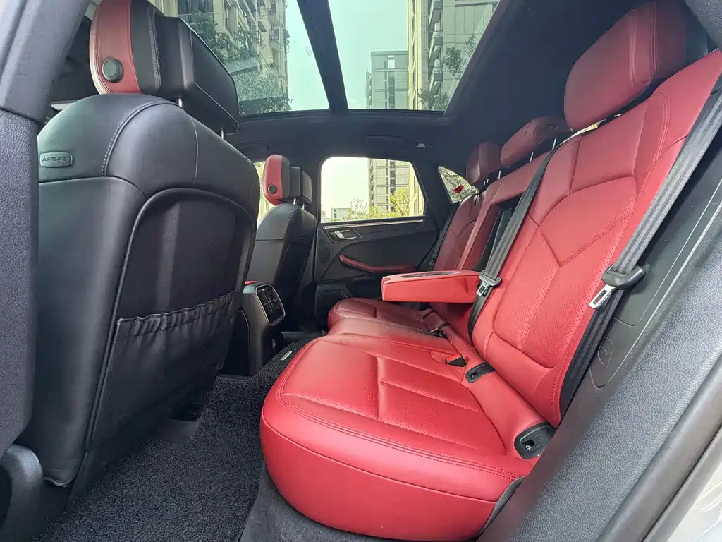 Porsche Macan — миниатюра 13