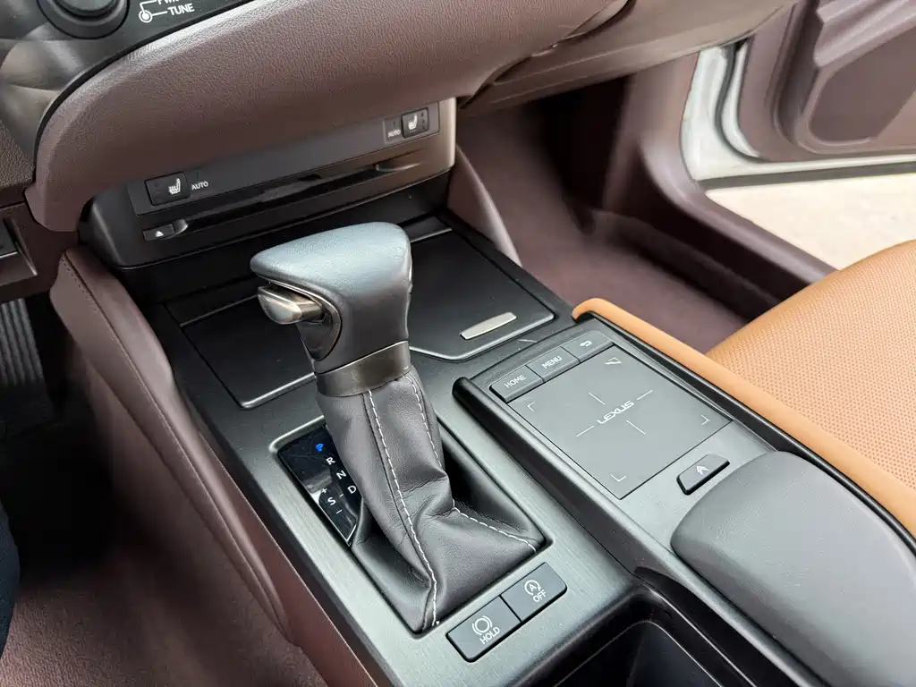 Lexus ES — миниатюра 16