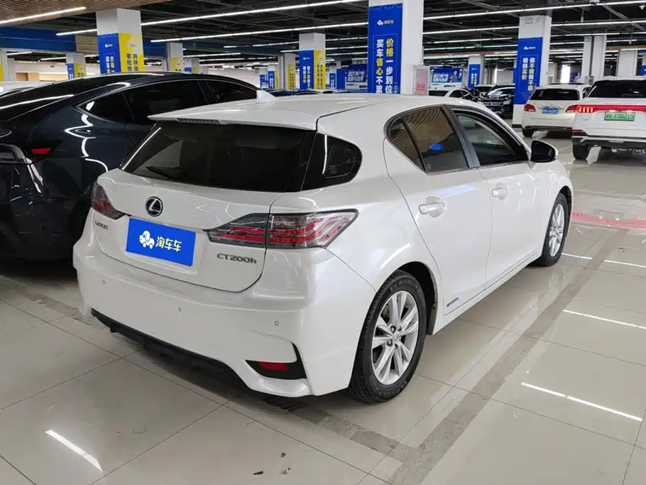 Lexus CT — миниатюра 3