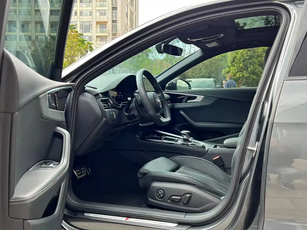 Audi A4L 2023 40 TFSI Luxury