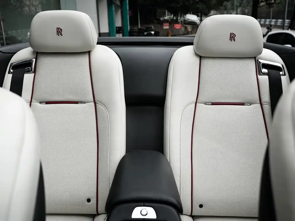 Rolls-Royce Dawn — миниатюра 6