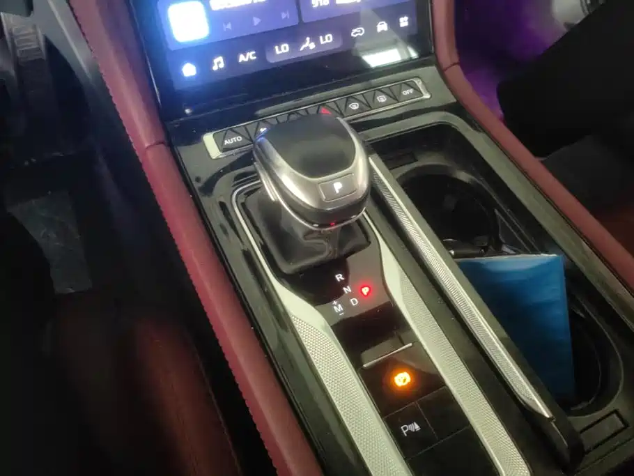 Hongqi Hongqi H5 — миниатюра 16
