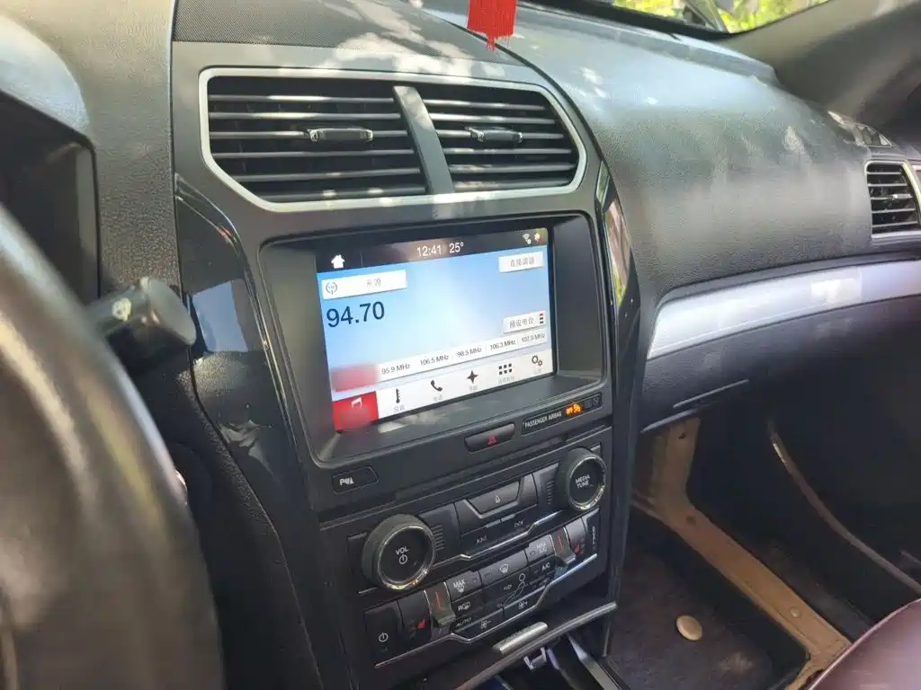 Ford Explorer (Import) — миниатюра 6