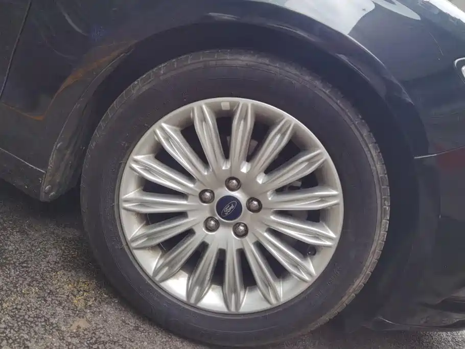 Ford Mondeo — миниатюра 6