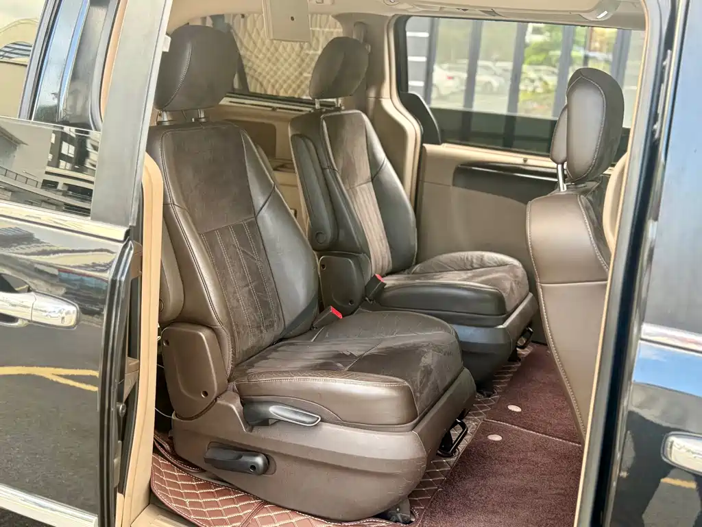 Chrysler Grand Voyager (Import) — миниатюра 28
