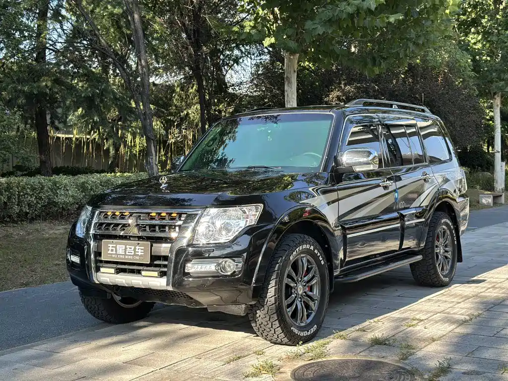 Mitsubishi Pajero (Import) 2019