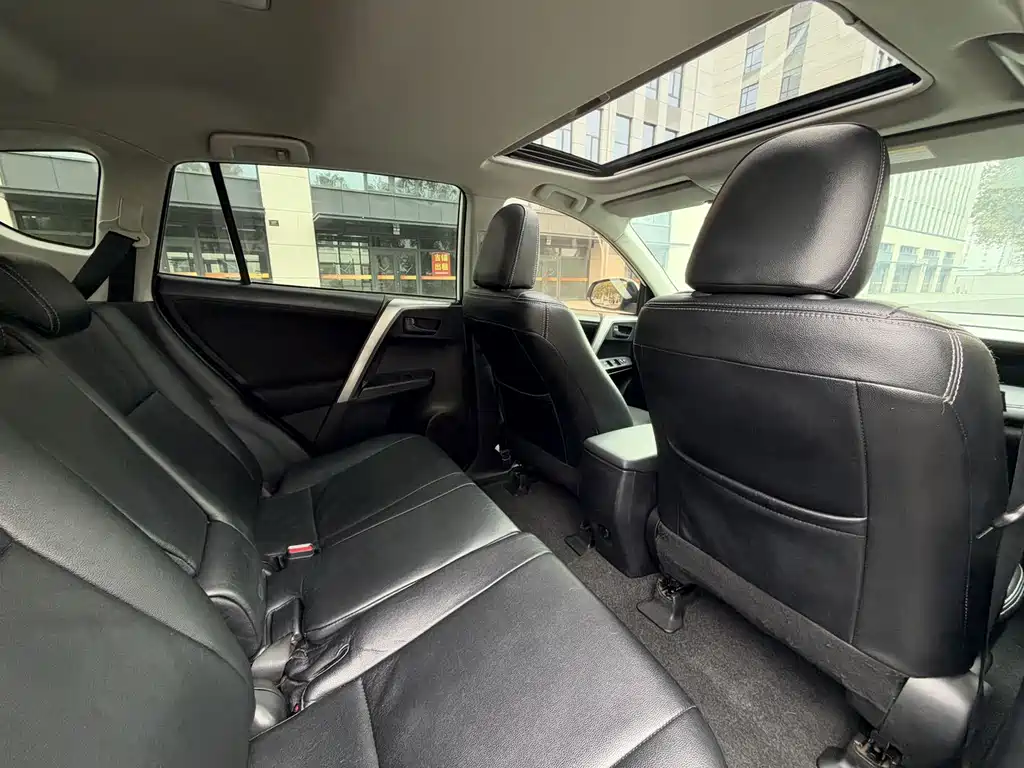 Toyota RAV4 — миниатюра 12
