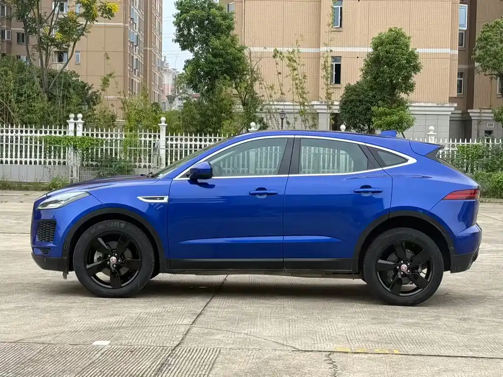 Jaguar E-PACE — миниатюра 3