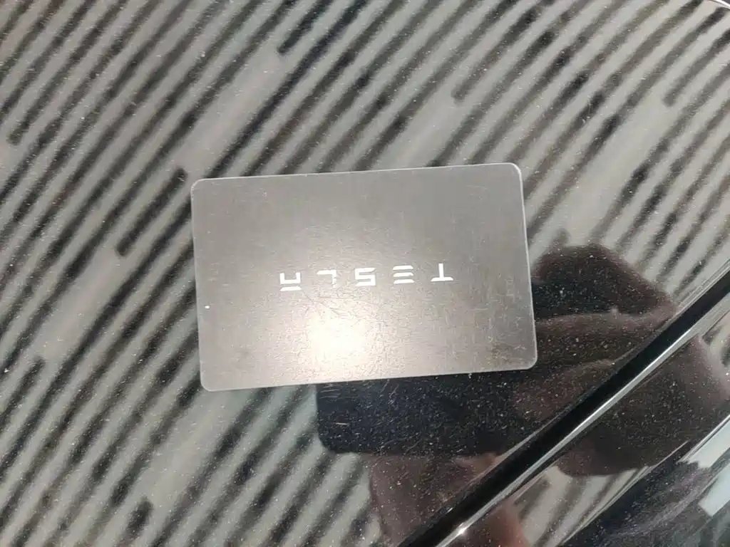 Tesla Model Y — миниатюра 9